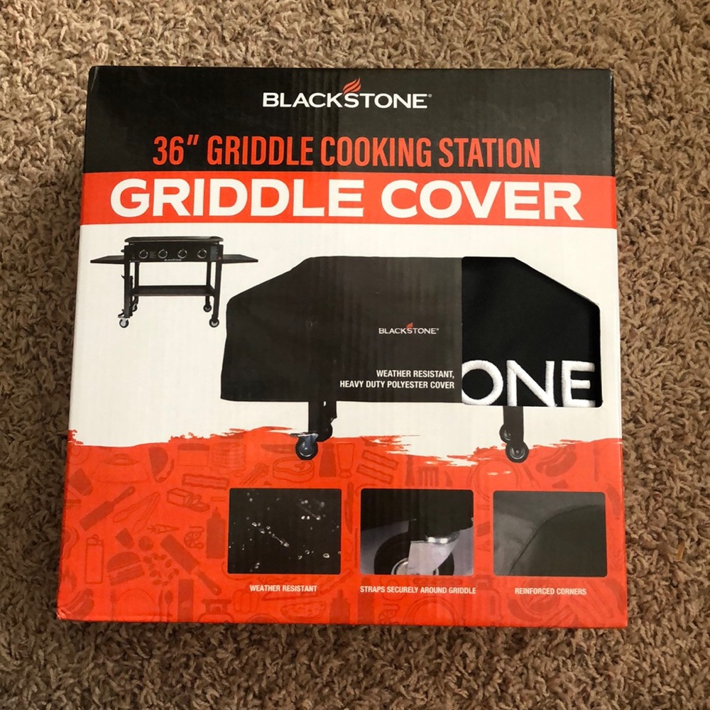 NEW IN BOX!! Blackstone Griddle Cover